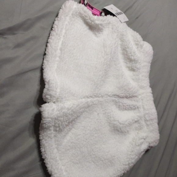 Barbie Sherpa Hoodie/Shorts Set Forever 21 - Picture 7 of 7